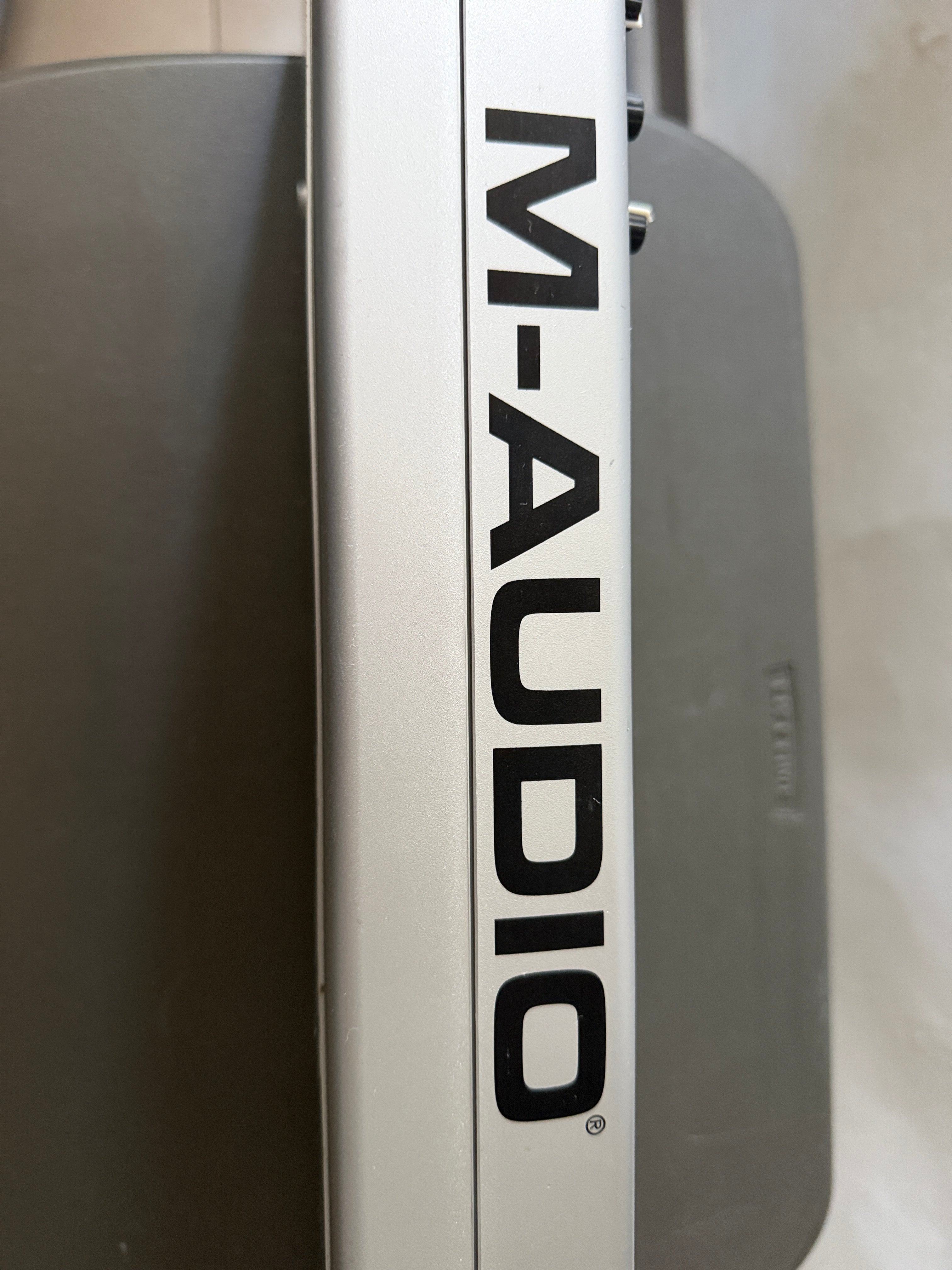Teclado electrónico/controlador MIDI M-Audio