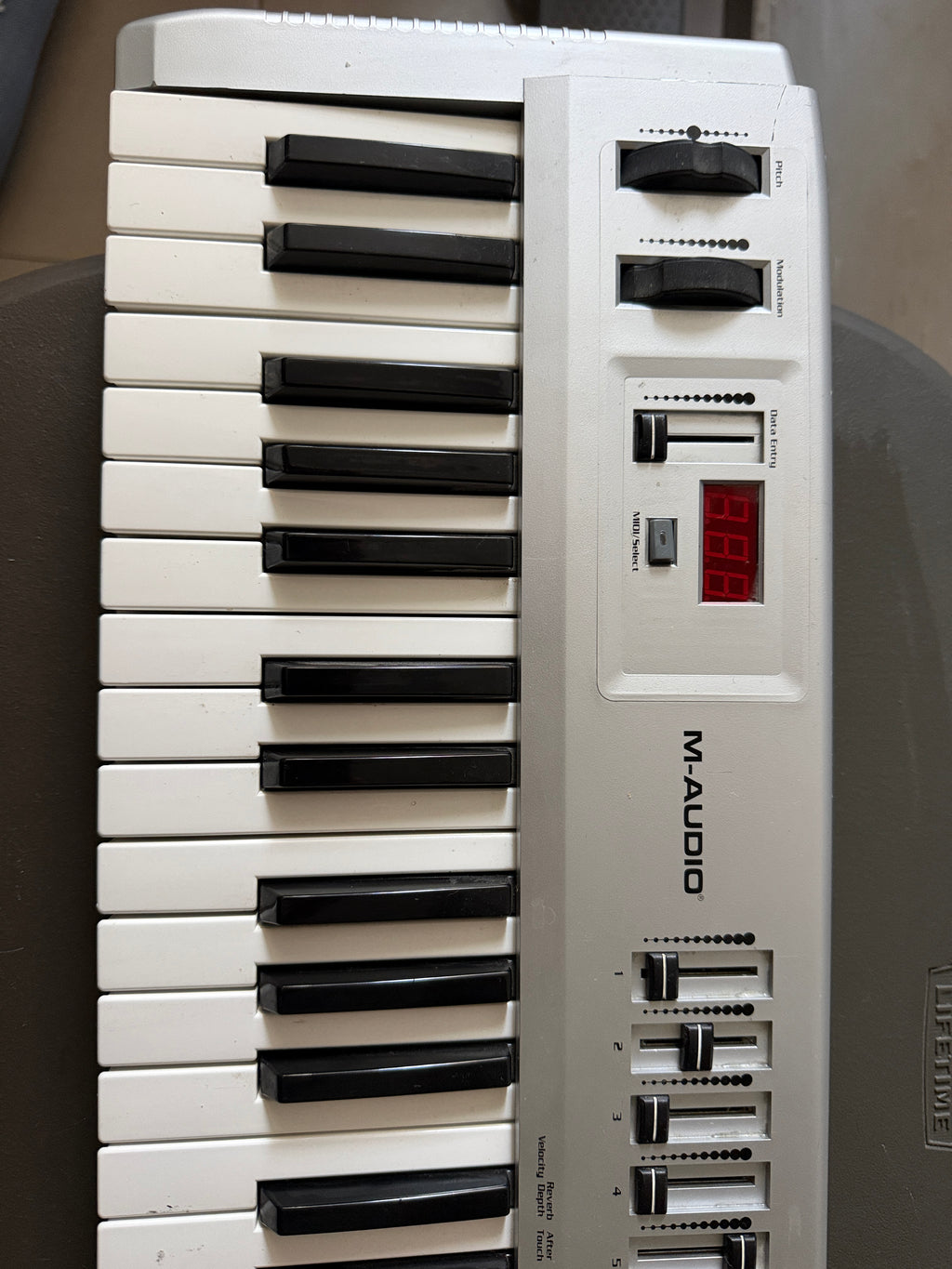 Teclado electrónico/controlador MIDI M-Audio