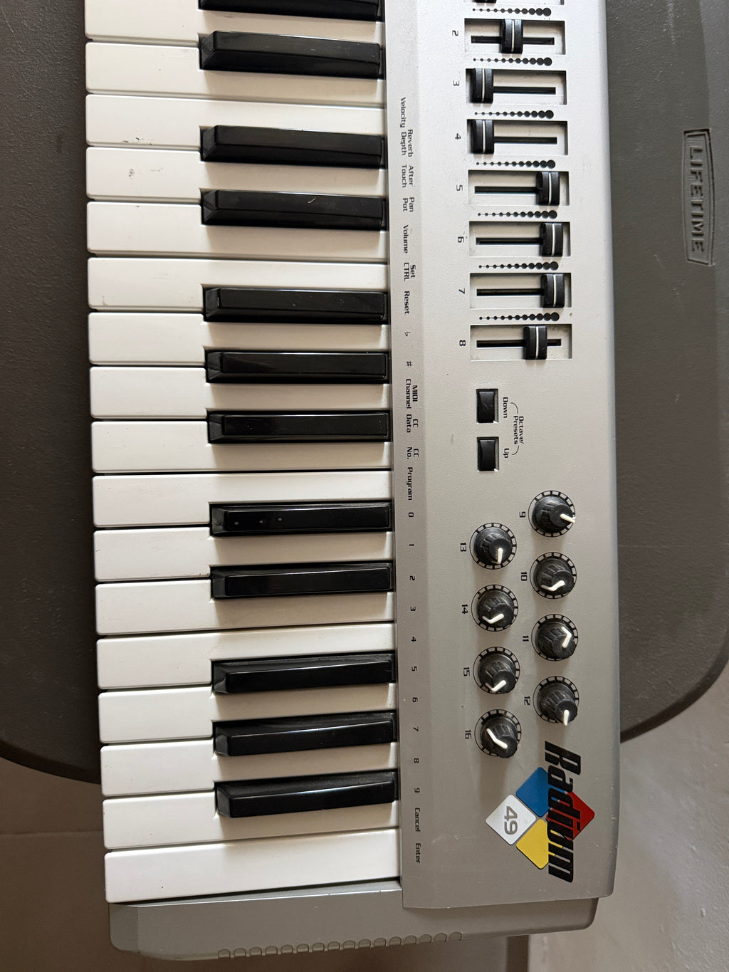 Teclado electrónico/controlador MIDI M-Audio