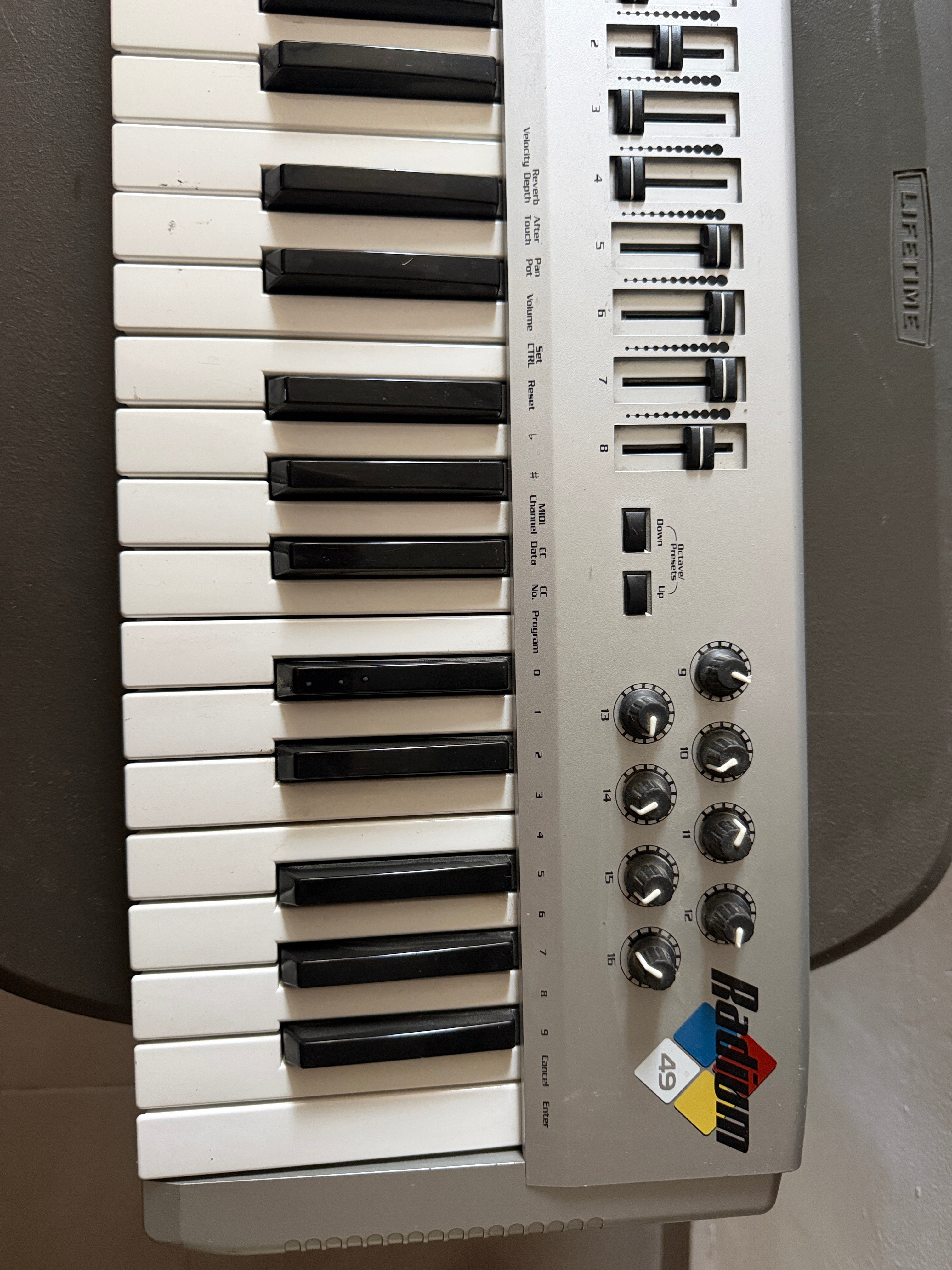 Teclado electrónico/controlador MIDI M-Audio