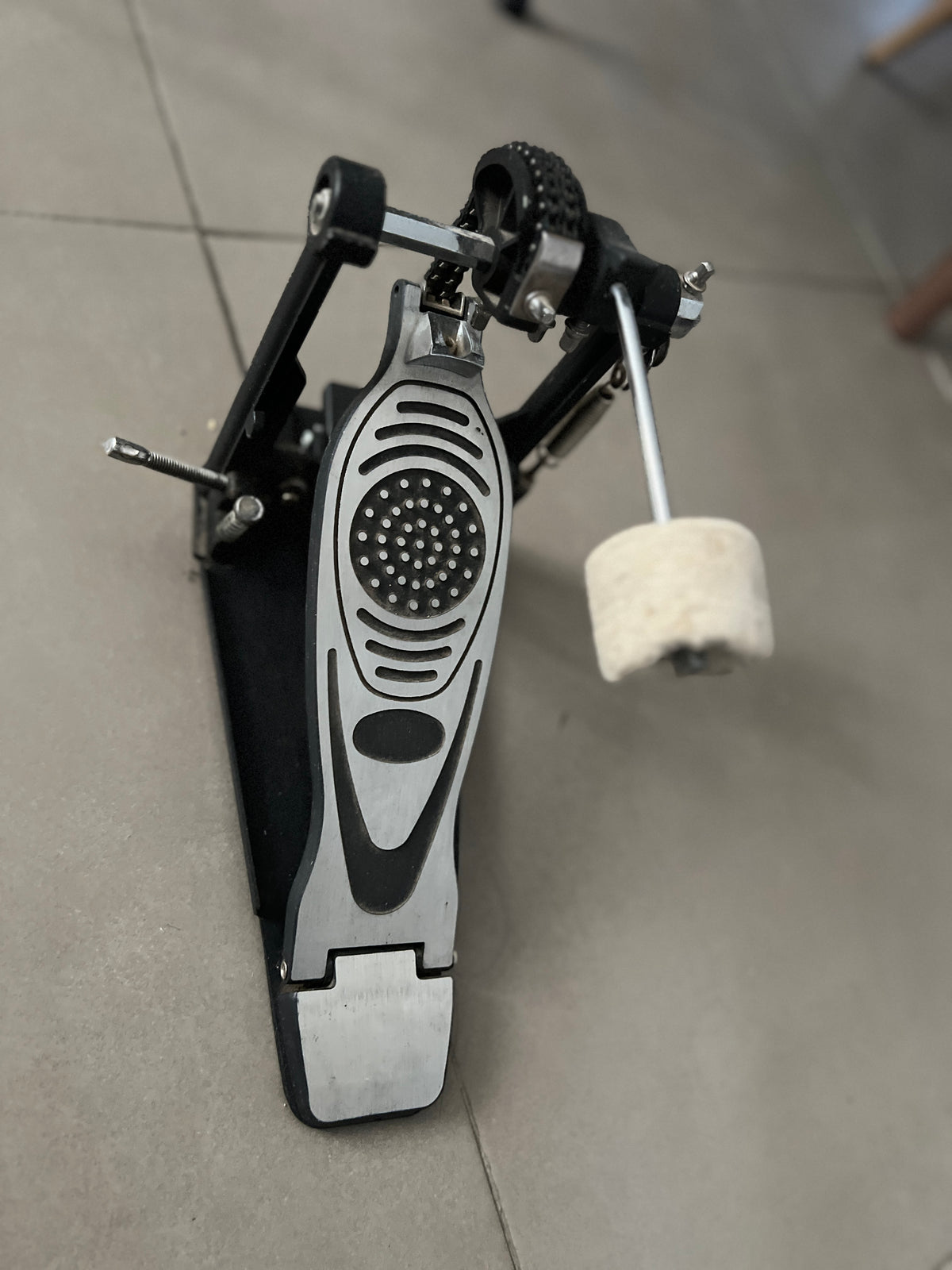 Pedal de Bombo para Batería – Transmisión por Cadena