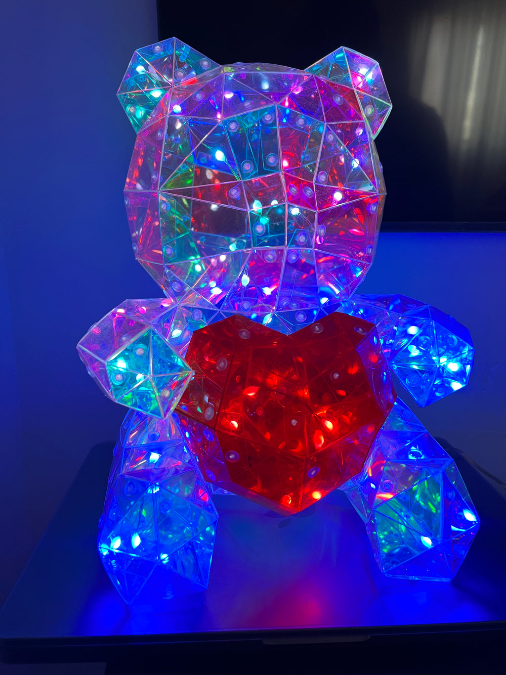 Oso Holográfico con Corazón Rojo – Decoración LED