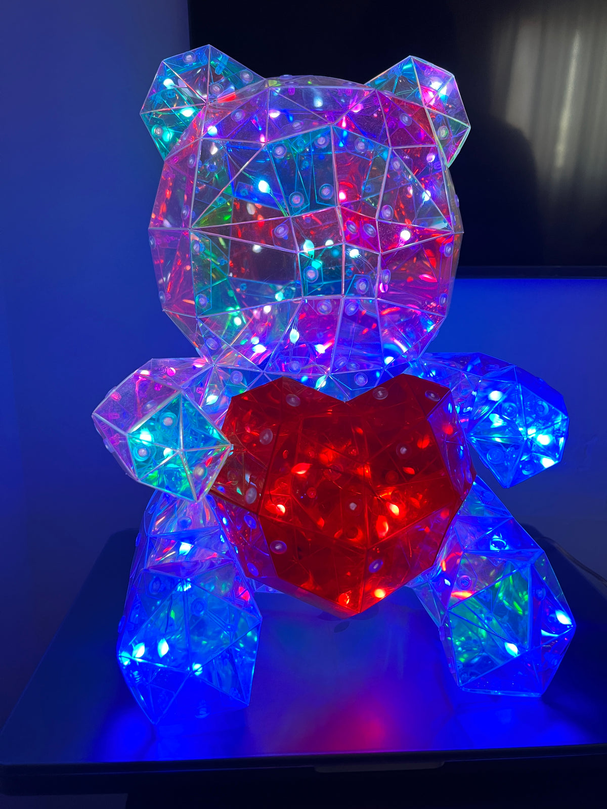 Oso Holográfico con Corazón Rojo – Decoración LED