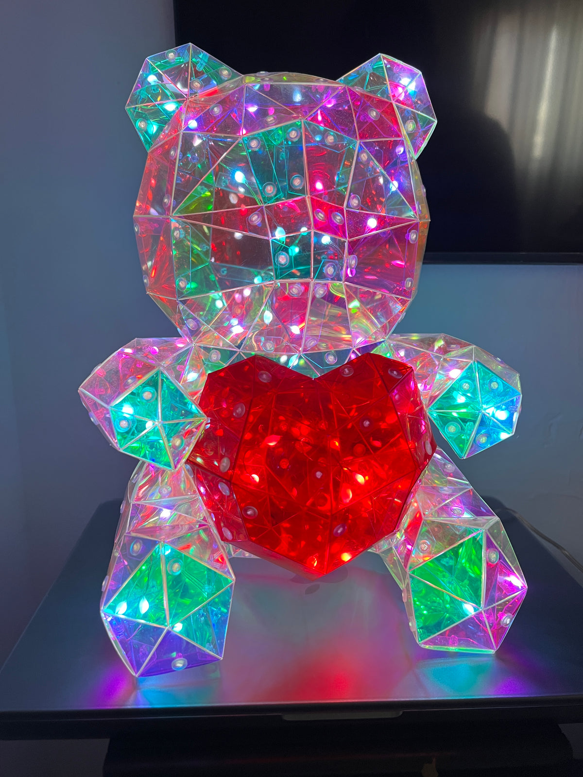 Oso Holográfico con Corazón Rojo – Decoración LED